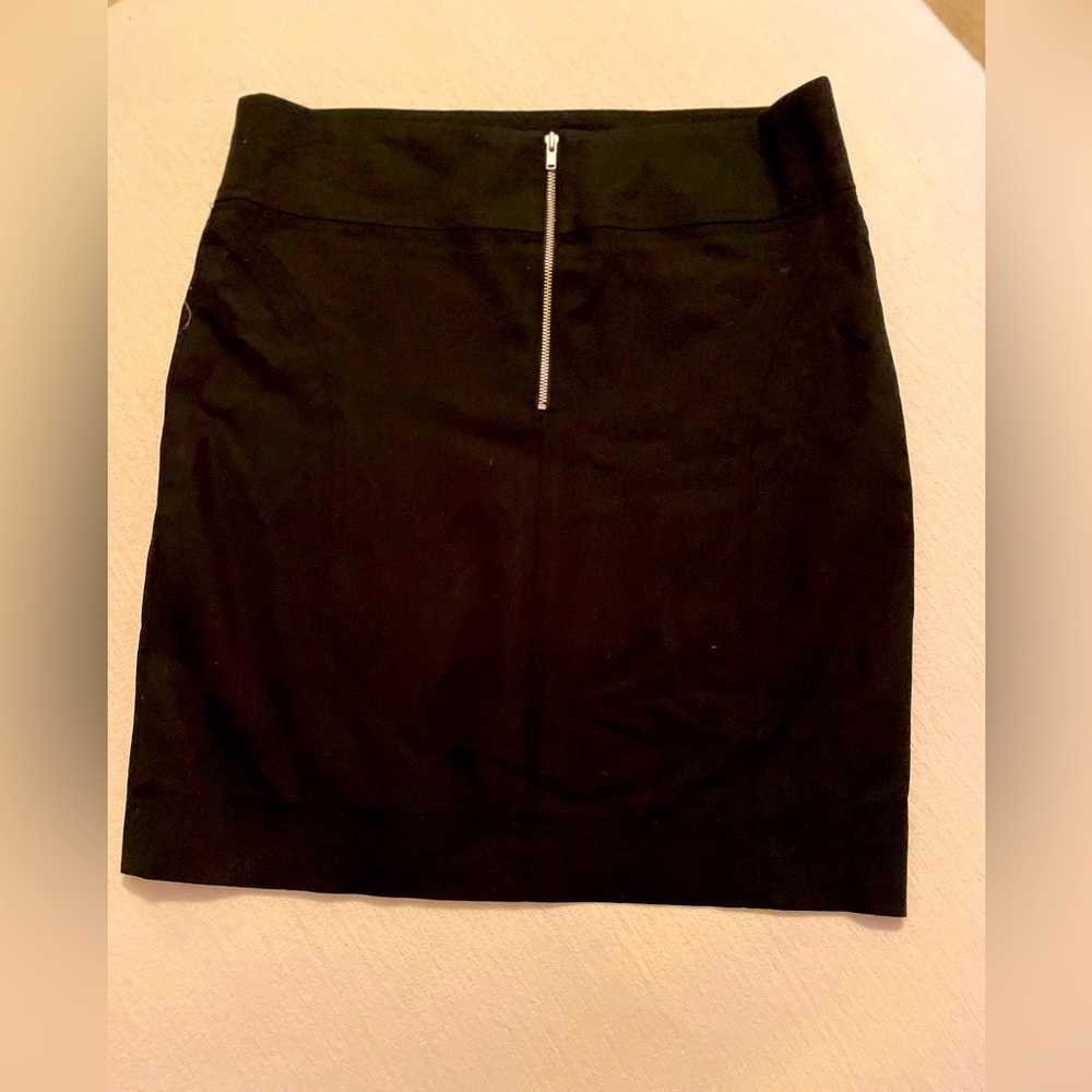 Geren Ford women’s black pencil skirt with zipper detail in the back size small